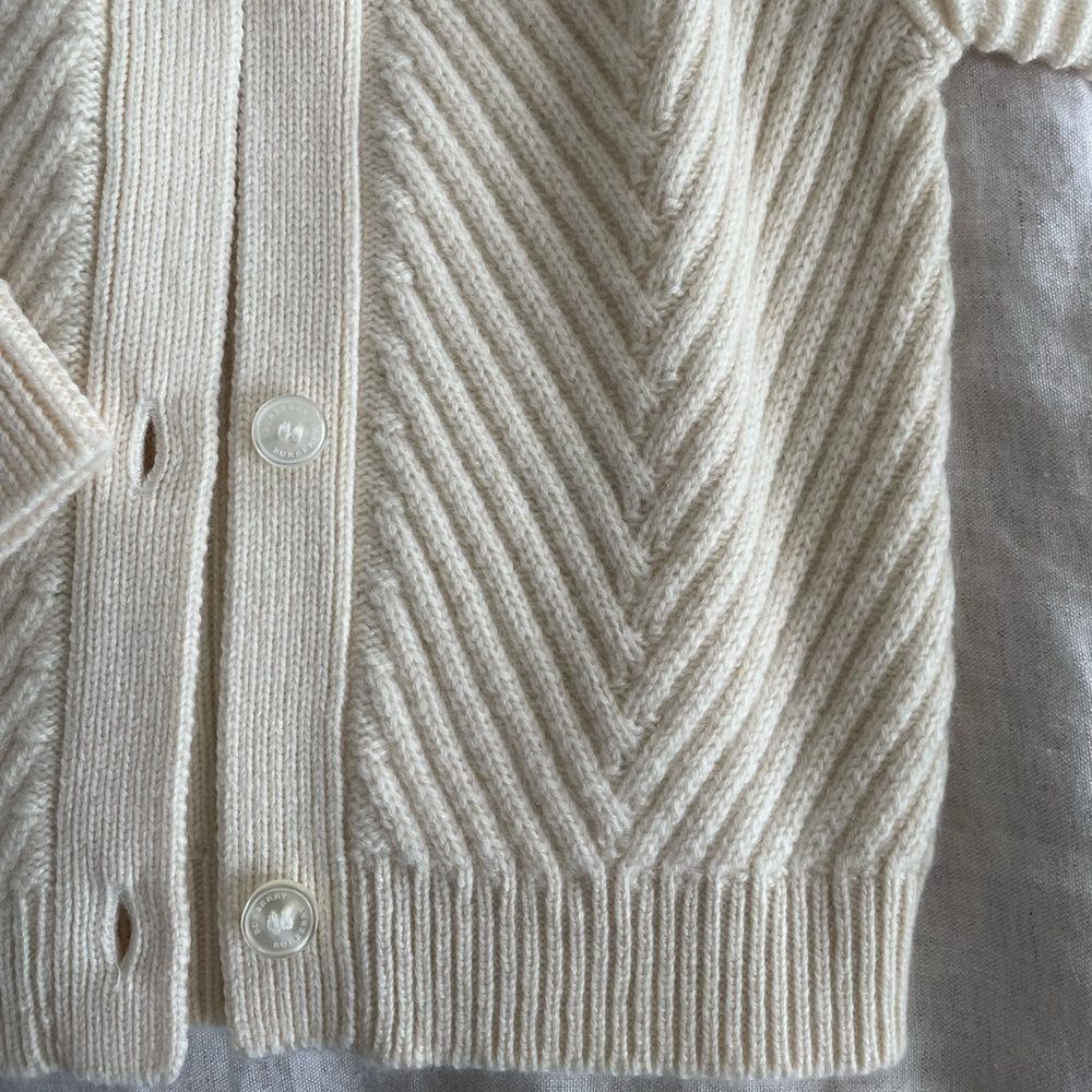 BURBERRY - cardigan with white t-shirt set - Picture 2 of 10